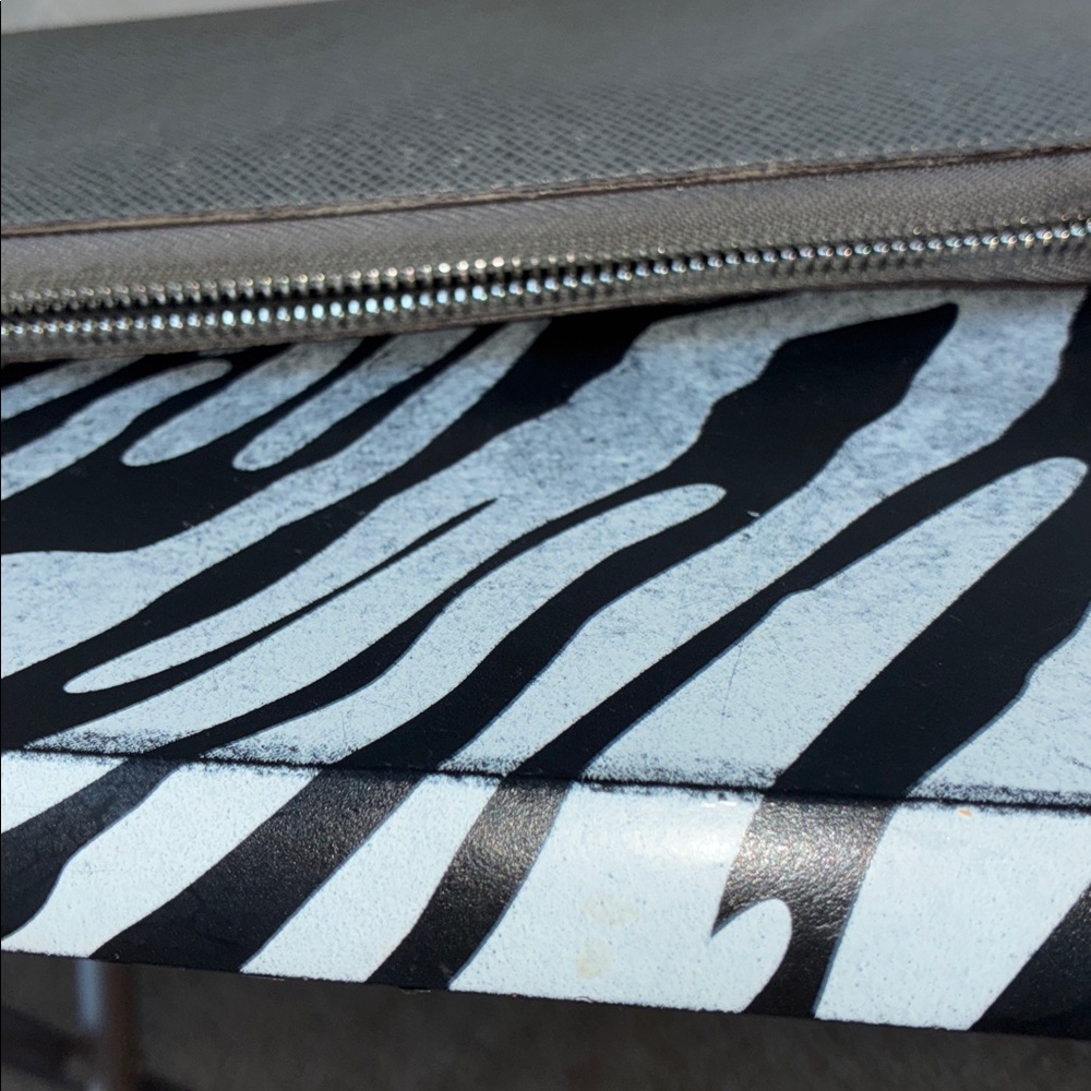 Louis Vuitton Silver Tiaga Wallet - Picture 6 of 17